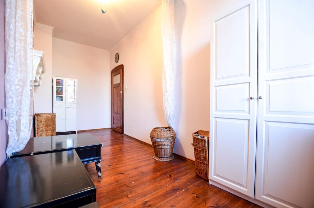 Przestronny apartament w ścisłym centrum Opola - zdjęcie 10