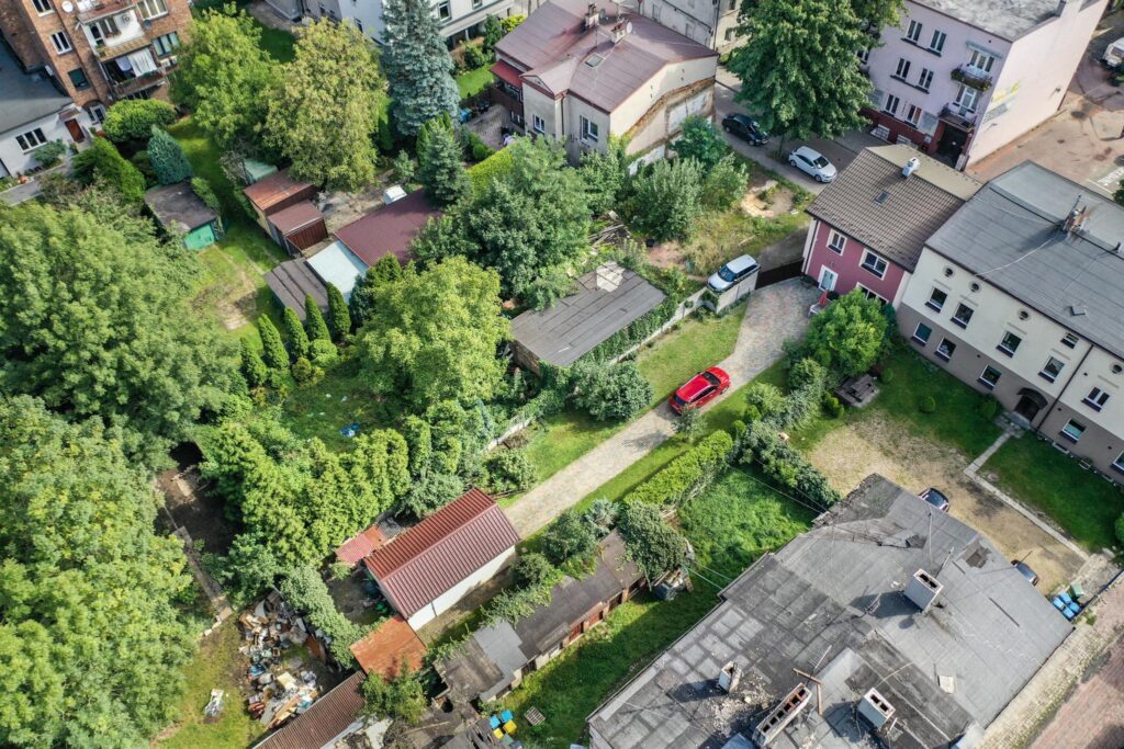 Dom z ogrodem i garażem w dzielnicy Pogoń - zdjęcie 3