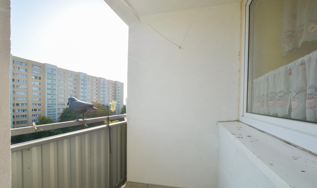 Słoneczna kawalerka z balkonem na Chabrach - zdjęcie 4