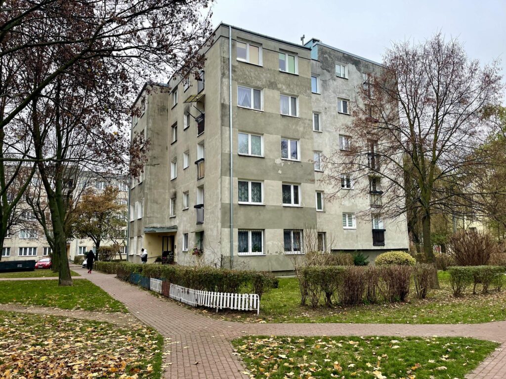 Małe, tanie mieszkanie w Pruszkowie. - zdjęcie 1